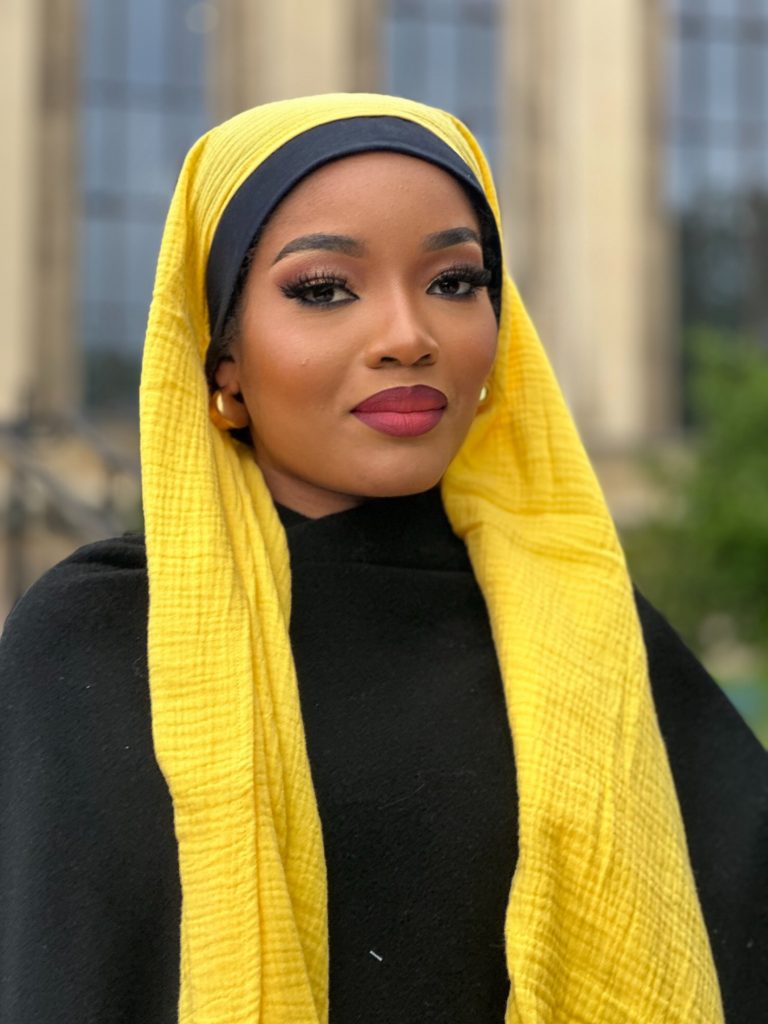 hijab pure jaune noir face