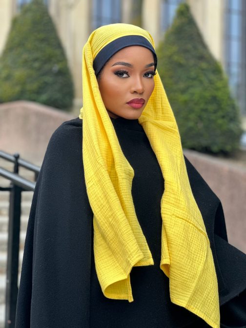 hijab pure jaune noir loin